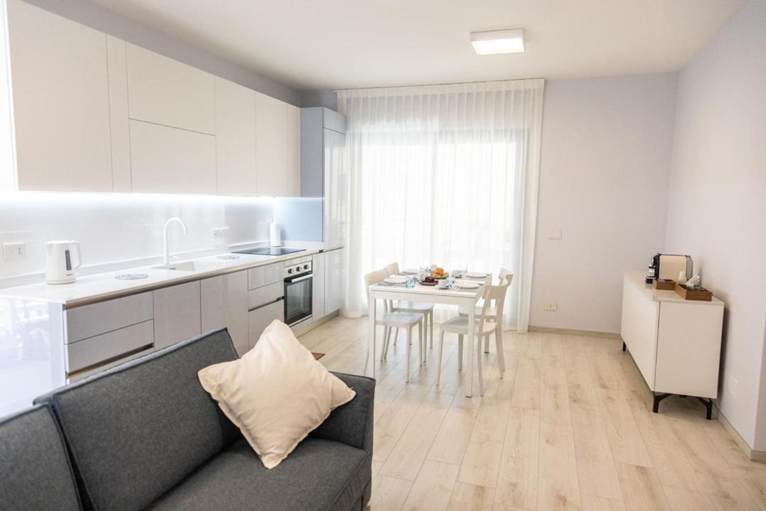 Novatek Apartment 201 Exclusive 佩斯卡拉 外观 照片